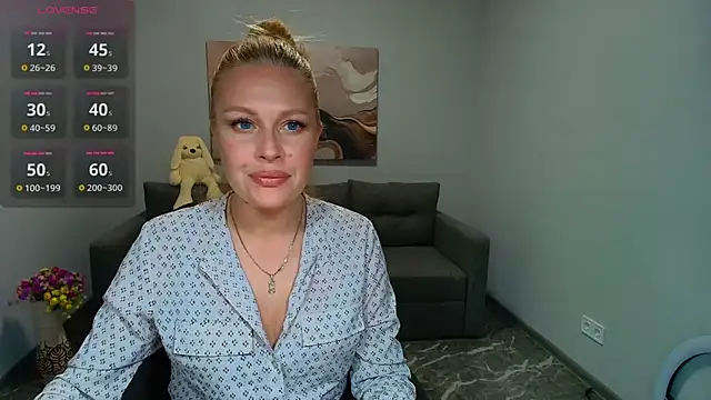 Snapshot of Mira_Whites chatting on 05/15/26, 12:23 Mira Whites online show from 05/15/26, 12:23