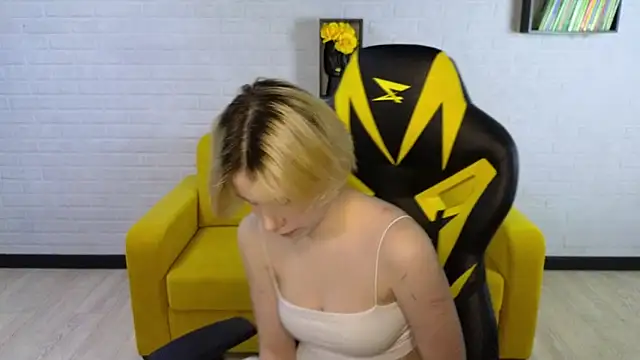 Snapshot of BettyCarter07 chatting on 02/10/25, 01:35 BettyCarter07 online show from 02/10/25, 01:35