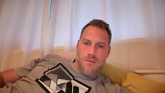 Snapshot of Christian87xxx chatting on 09/18/25, 05:15 Christian87xxx online show from 09/18/25, 05:15