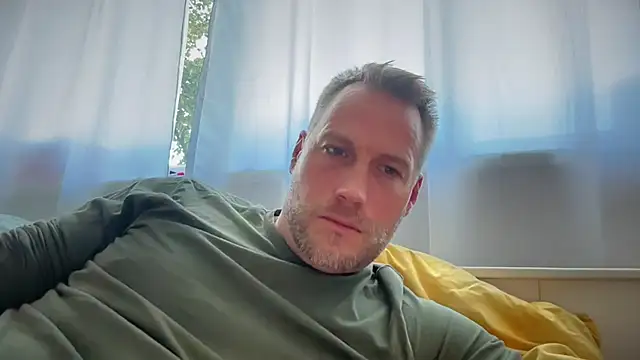 Snapshot of Christian87xxx chatting on 09/19/25, 03:24 Christian87xxx online show from 09/19/25, 03:24