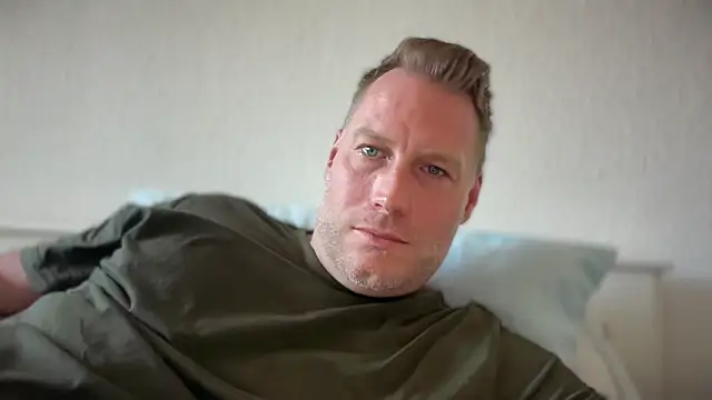 Snapshot of Christian87xxx chatting on 06/17/26, 04:30 Christian87xxx online show from 06/17/26, 04:30
