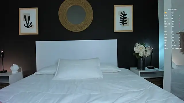 AlannaRussell  online show from 11/28/25, 08:22