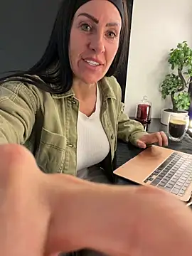 Snapshot of goddess-harper chatting on 05/05/26, 12:46 goddess-harper online show from 05/05/26, 12:46