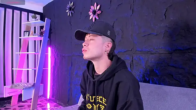 marcuscollins1  online show from 10/03/25, 02:14