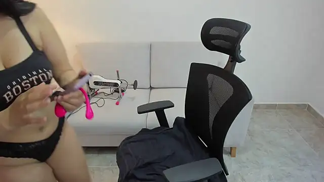 Nohemi louse online show from 12/15/25, 08:35