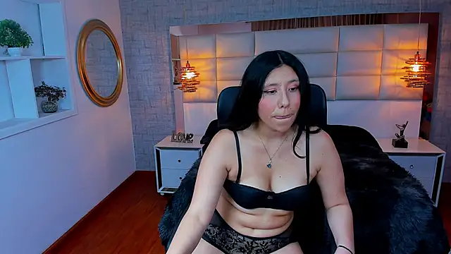 Nohemi louse online show from 12/19/25, 11:23