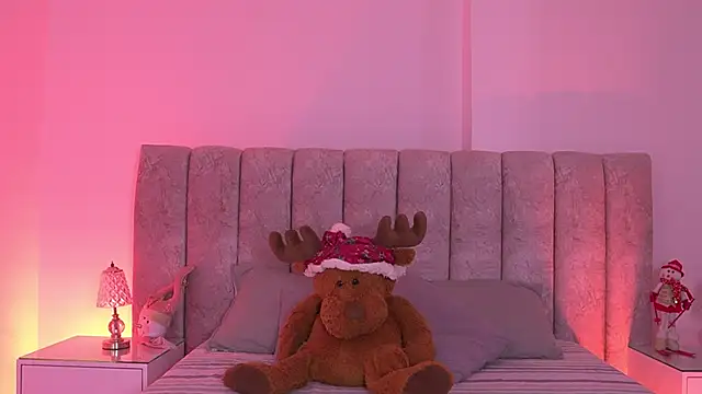 sara lopee1 online show from 12/19/25, 12:01