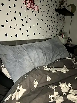 tempzzz12 online show from 10/17/25, 08:06