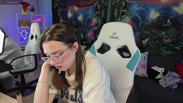 Snapshot of kaisajenner chatting on 02/02/25, 08:08 kaisajenner online show from 02/02/25, 08:08