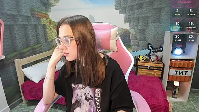 Snapshot of kaisajenner chatting on 02/05/25, 07:42 kaisajenner online show from 02/05/25, 07:42