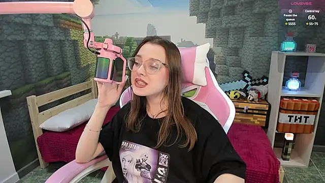 Snapshot of kaisajenner chatting on 02/06/25, 01:49 kaisajenner online show from 02/06/25, 01:49