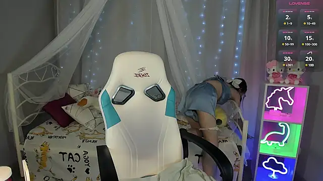 Snapshot of kaisajenner chatting on 02/07/25, 08:33 kaisajenner online show from 02/07/25, 08:33