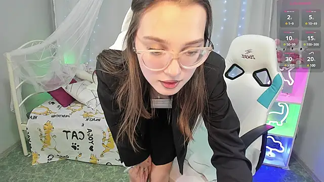 Snapshot of kaisajenner chatting on 02/08/25, 07:05 kaisajenner online show from 02/08/25, 07:05