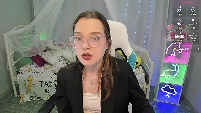 Snapshot of kaisajenner chatting on 02/08/25, 10:08 kaisajenner online show from 02/08/25, 10:08