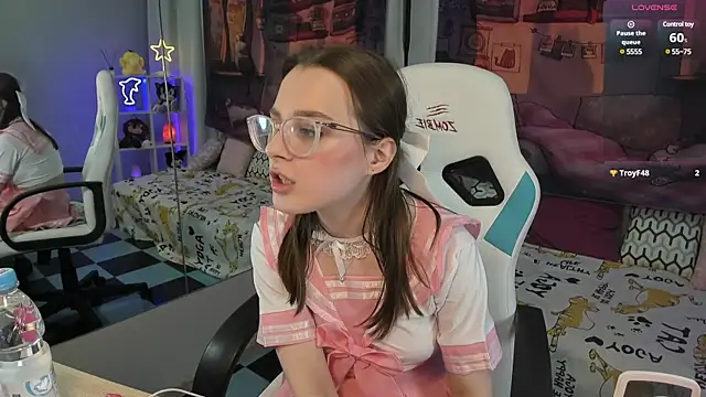 Snapshot of kaisajenner chatting on 02/09/25, 08:56 kaisajenner online show from 02/09/25, 08:56