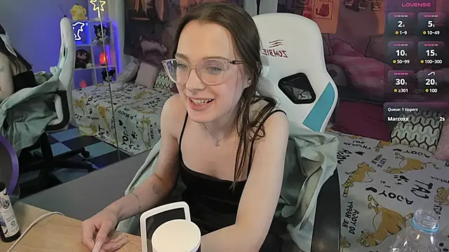 Snapshot of kaisajenner chatting on 02/10/25, 03:57 kaisajenner online show from 02/10/25, 03:57