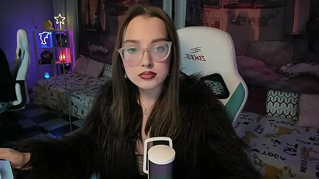 Snapshot of kaisajenner chatting on 02/19/25, 04:44 kaisajenner online show from 02/19/25, 04:44