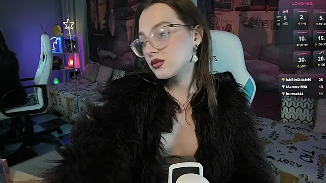 Snapshot of kaisajenner chatting on 02/19/25, 10:53 kaisajenner online show from 02/19/25, 10:53