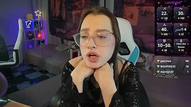 Snapshot of kaisajenner chatting on 03/04/25, 09:54 kaisajenner online show from 03/04/25, 09:54