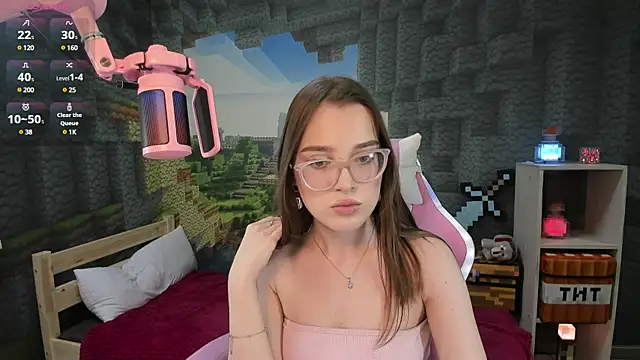 Snapshot of kaisajenner chatting on 03/08/25, 08:03 kaisajenner online show from 03/08/25, 08:03