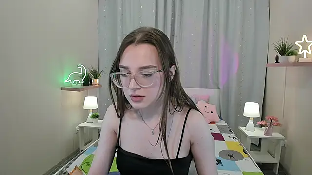 Snapshot of kaisajenner chatting on 03/09/25, 11:25 kaisajenner online show from 03/09/25, 11:25