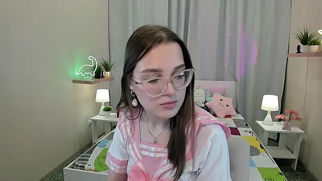 Snapshot of kaisajenner chatting on 03/10/25, 02:50 kaisajenner online show from 03/10/25, 02:50