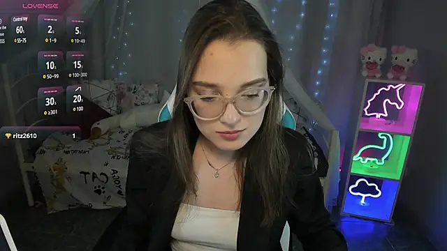 Snapshot of kaisajenner chatting on 03/17/25, 09:23 kaisajenner online show from 03/17/25, 09:23