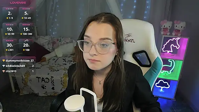 Snapshot of kaisajenner chatting on 03/18/25, 12:27 kaisajenner online show from 03/18/25, 12:27