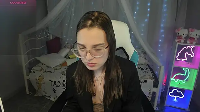 Snapshot of kaisajenner chatting on 03/21/25, 12:18 kaisajenner online show from 03/21/25, 12:18