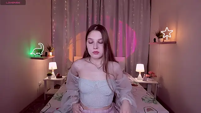 Snapshot of kaisajenner chatting on 09/12/25, 07:14 kaisajenner online show from 09/12/25, 07:14