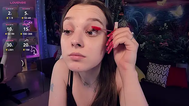 Snapshot of kaisajenner chatting on 10/05/25, 08:18 kaisajenner online show from 10/05/25, 08:18