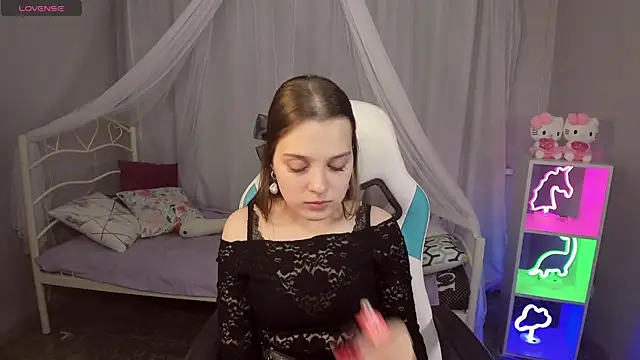 Snapshot of kaisajenner chatting on 10/19/25, 06:52 kaisajenner online show from 10/19/25, 06:52