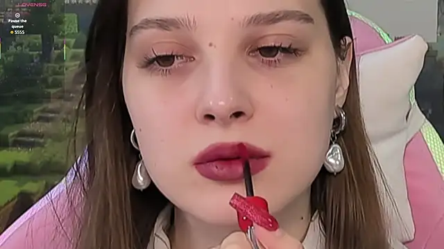 Snapshot of kaisajenner chatting on 10/21/25, 06:19 kaisajenner online show from 10/21/25, 06:19