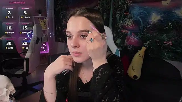 Snapshot of kaisajenner chatting on 10/27/25, 07:18 kaisajenner online show from 10/27/25, 07:18