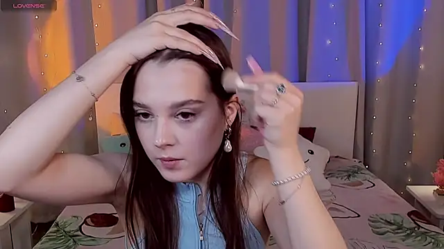 Snapshot of kaisajenner chatting on 11/11/25, 08:31 kaisajenner online show from 11/11/25, 08:31