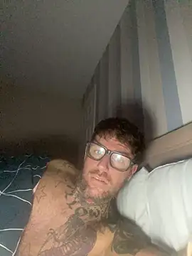 Snapshot of Jamesdeanmcqueen chatting on 11/04/25, 11:26 Jamesdeanmcqueen online show from 11/04/25, 11:26