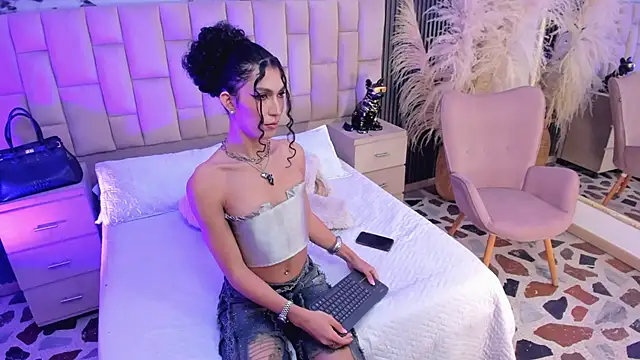 Snapshot of allicemackenzie chatting on 02/21/26, 01:06 allicemackenzie online show from 02/21/26, 01:06