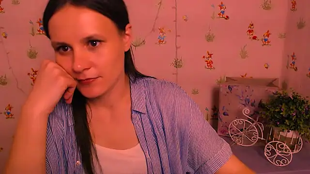 Snapshot of ValeriaHeart_ chatting on 02/06/25, 02:04 ValeriaHeart online show from 02/06/25, 02:04