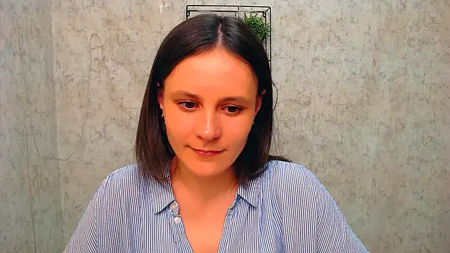 Snapshot of ValeriaHeart_ chatting on 02/21/25, 03:43 ValeriaHeart online show from 02/21/25, 03:43