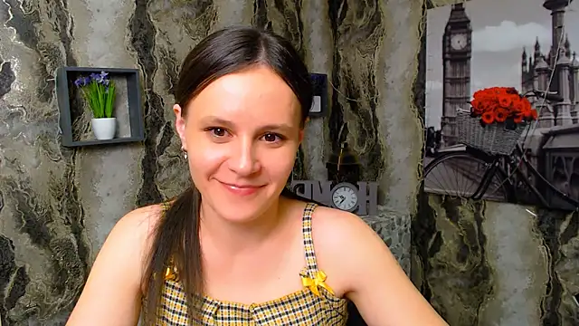 Snapshot of ValeriaHeart_ chatting on 03/05/25, 04:13 ValeriaHeart online show from 03/05/25, 04:13