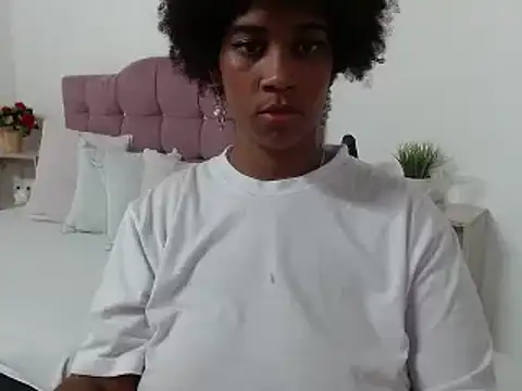 Snapshot of CanelaFierce chatting on 03/08/25, 04:28 CanelaFierce online show from 03/08/25, 04:28