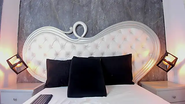 Keyla  Jones online show from 09/27/25, 07:41