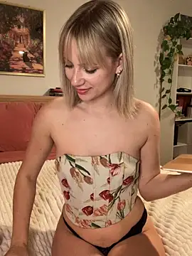 Snapshot of rileylovesyou chatting on 02/17/25, 02:53 rileylovesyou online show from 02/17/25, 02:53