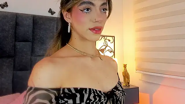 Snapshot of Violetta_Ficher chatting on 09/28/25, 02:17 Violetta Ficher online show from 09/28/25, 02:17