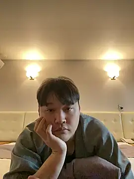 offwhite777 online show from 02/19/25, 08:22