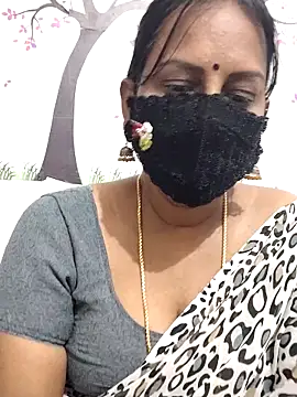 Snapshot of Tamil_Meera12 chatting on 05/19/26, 03:02 Tamil Meera12 online show from 05/19/26, 03:02