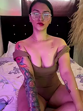 Emma Giraldo online show from 09/15/25, 06:08