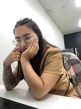 Emma Giraldo online show from 10/05/25, 03:10