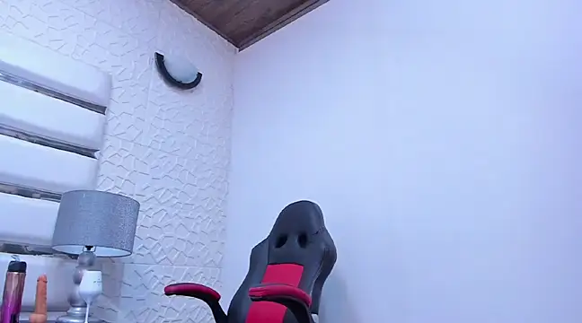 Snapshot of LottieBenz chatting on 02/12/25, 10:04 LottieBenz online show from 02/12/25, 10:04