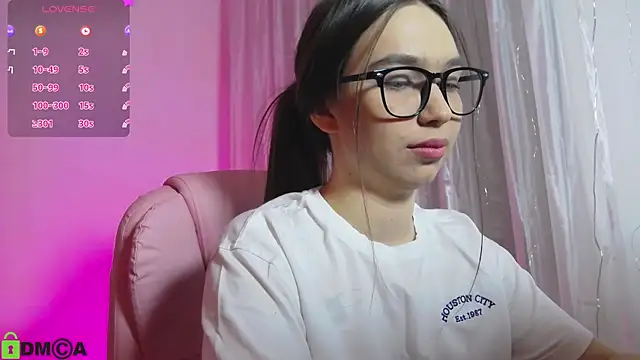 Snapshot of Arianahot777 chatting on 02/04/25, 12:08 Arianahot777 online show from 02/04/25, 12:08